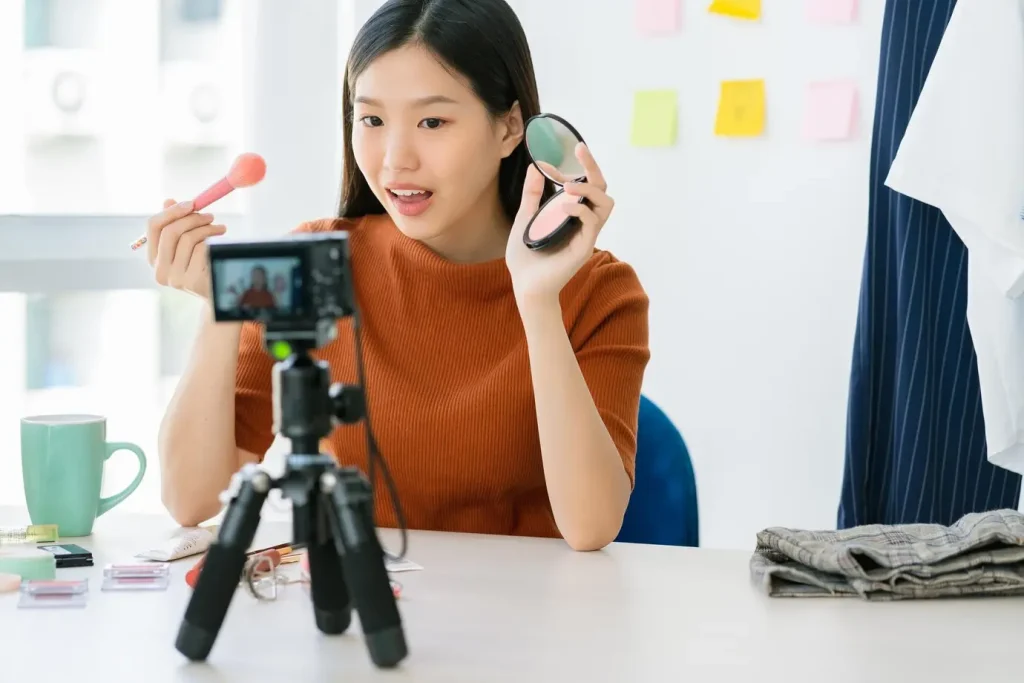 social media specialist vs content creator
