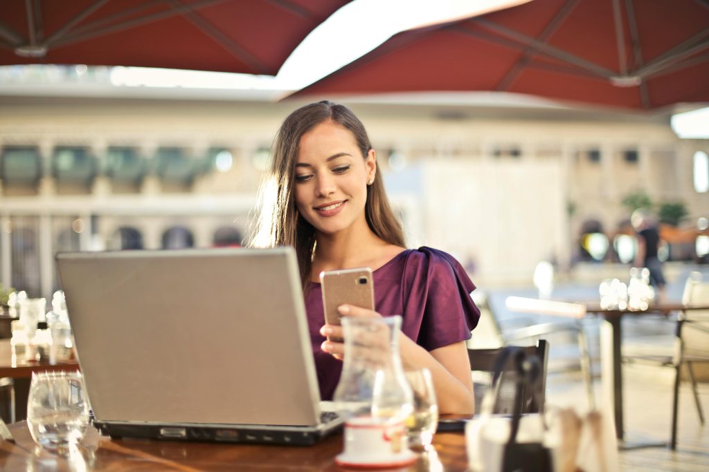 Social Media Specialist: Tugas, Tools, Hingga Skill Wajib!
