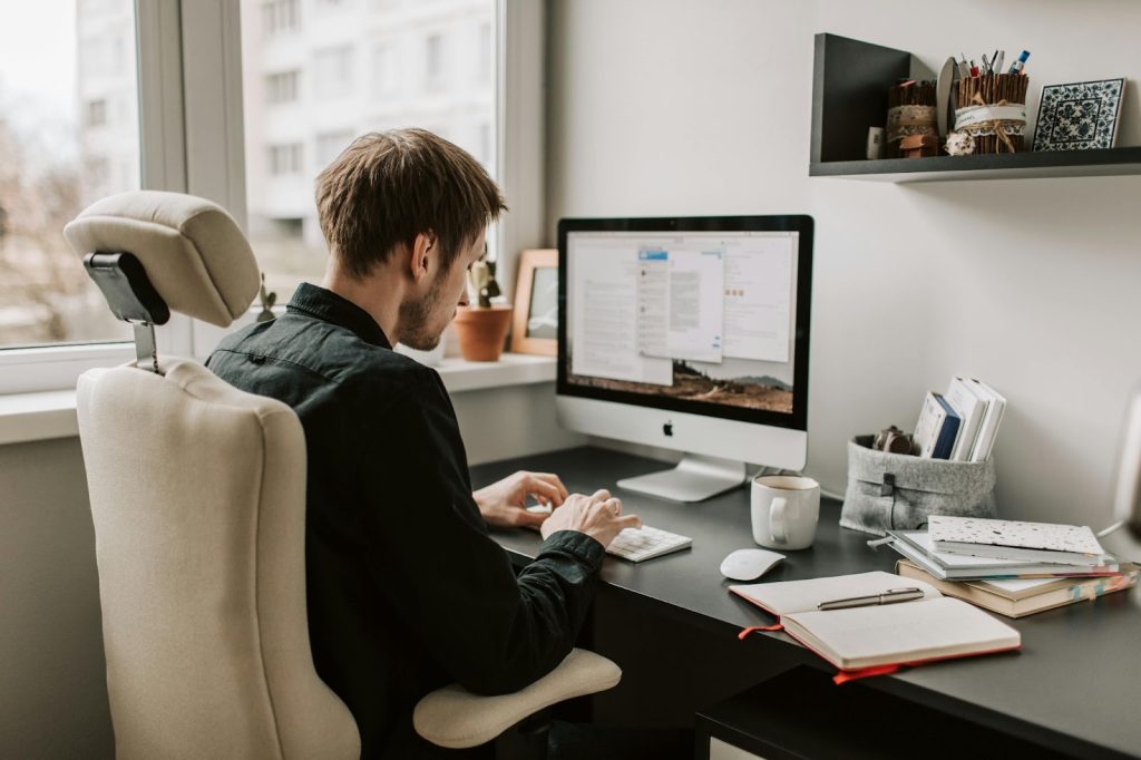 Apa Kelemahan dan Kelebihan Tools AI Copywriting?