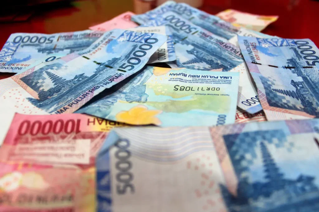 Siapa yang Menentukan UMK dan UMP