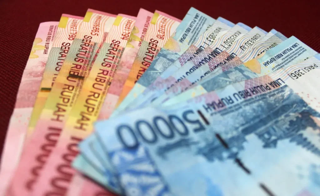 perbedaan umk dan umr