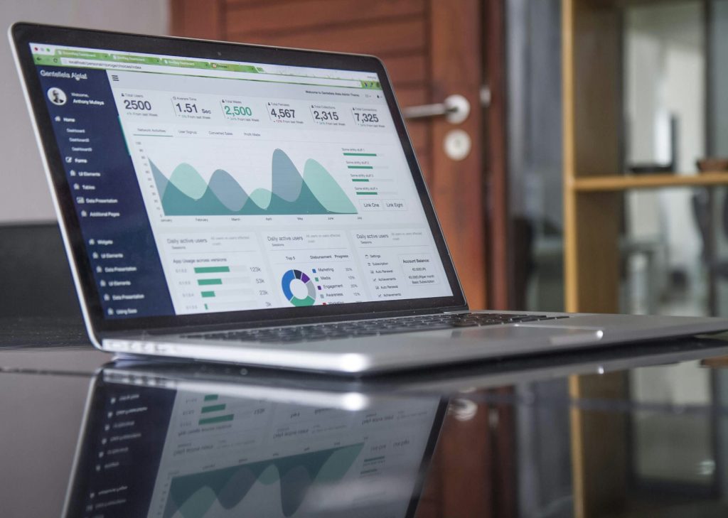 Bagaimana Prospek Karier Data Analyst? (Photo by Carlos Muza on Unsplash)