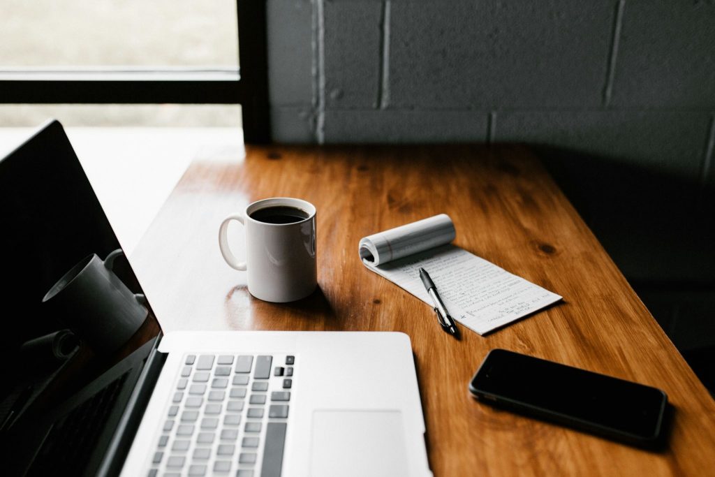 Apa Saja Contoh Penerapan Machine Learning? (Photo by Andrew Neel on Unsplash)