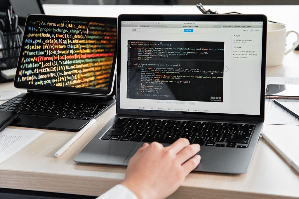 Apa Saja Jenis-Jenis Machine Learning? (Photo by Tirachard Kumtanom on Pexels)