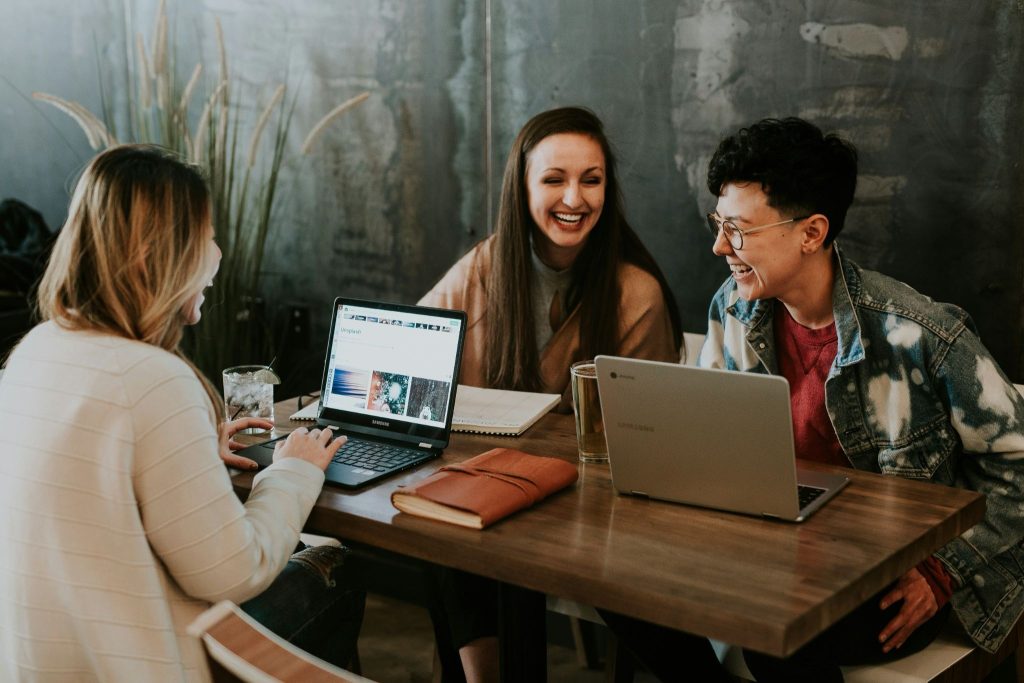 Apa Kesalahan yang Sering Dilakukan Pemula Saat Belajar Data Analyst? (Photo by Brooke Cagle on Unsplash)