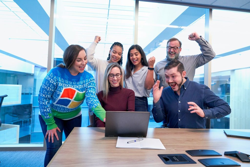 Bagaimana Cara Memilih SEO Agency yang Sesuai Kebutuhan? (Photo by Windows on Unsplash) 
