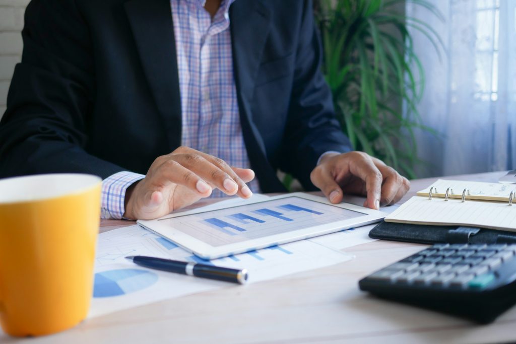 Apa Saja Skill yang Perlu Dipelajari untuk Menjadi  Data Analyst? (Photo by Towfiqu barbhuiya on Unsplash)