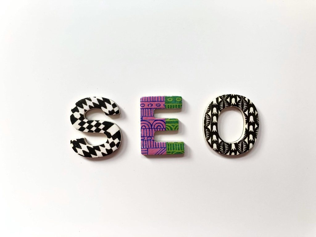Apa Itu SEO Specialist? Panduan Lengkap Tugas, Skill, dan Prospek Kariernya (Photo by Merakist on Unsplash)