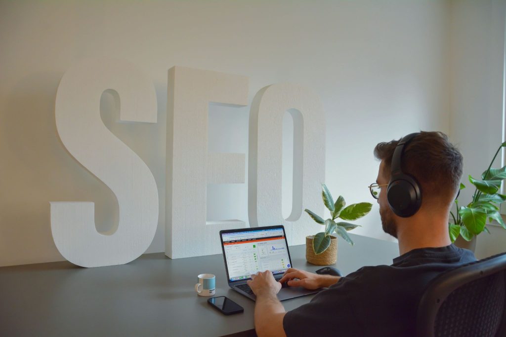 Apa Itu SEO? (Photo by Lukas Müller on Unsplash)