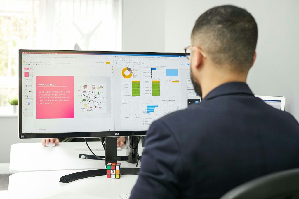 Apa Itu SEO Specialist? (Photo by ZBRA Marketing on Unsplash)