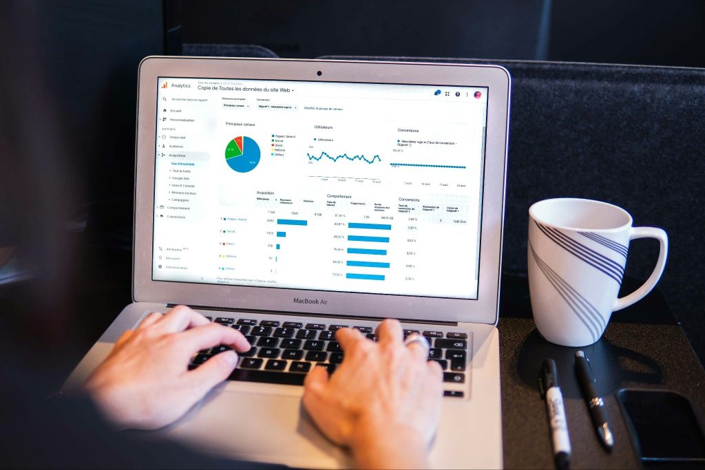 Apa Saja Skill yang Dibutuhkan Data Analyst? (Photo by Myriam Jessier on Unsplash)