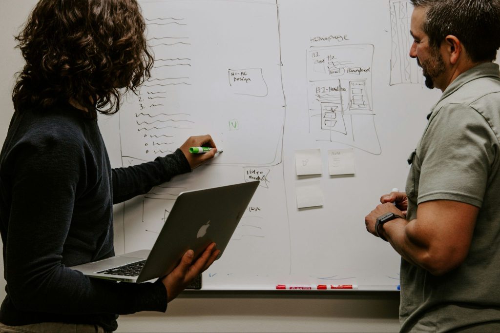 Apa Saja Jenis Analisis Data yang Dilakukan Data Analyst? (Photo by Kaleidico on Unsplash)
