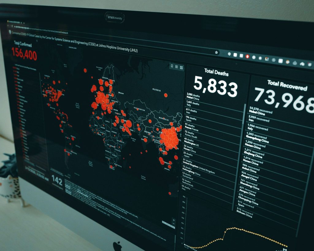 Apa Saja Skill yang Perlu Dikuasai untuk Belajar Data Science? (Photo by Clay Banks on Unsplash)