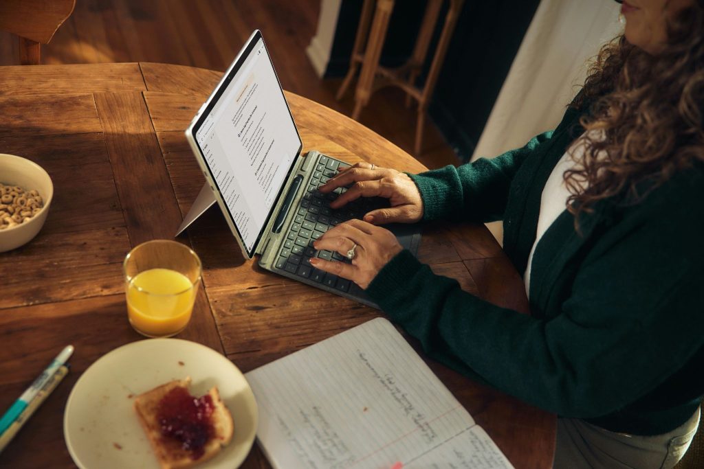 Mana yang Cocok Dipelajari, Data Science atau Data Engineering? (Photo by Microsoft Copilot on Unsplash)