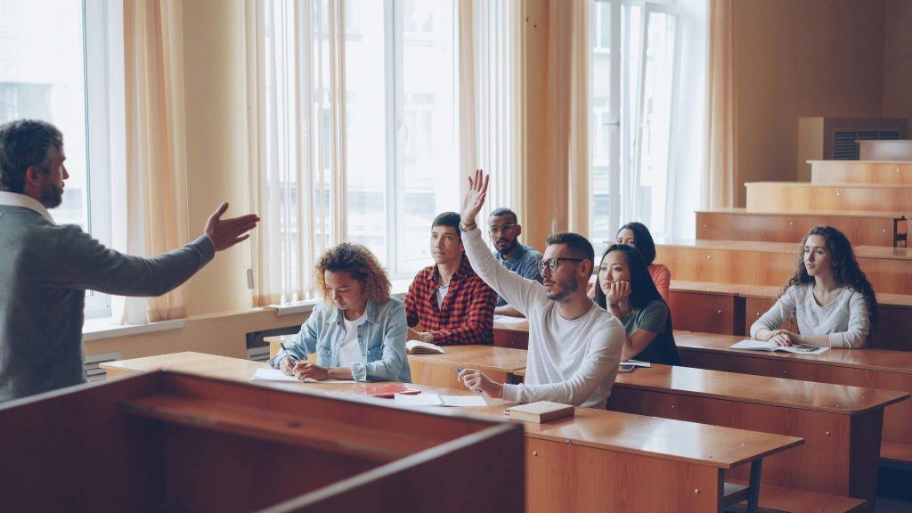 7 Tips Memilih Corporate Training untuk Karyawan yang Tepat (Photo by Vitaly Gariev on Unsplash)
