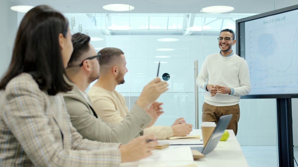 Apa Manfaat Training Big Data untuk Karyawan? (Photo by Vitaly Gariev on Unsplash)