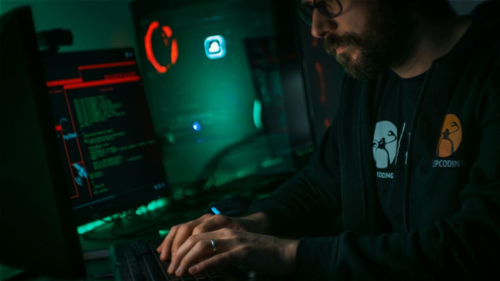 Siapa yang Membutuhkan Cyber Security Training? (Photo by KeepCoding on Unsplash)