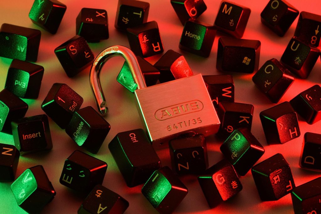 Apa Saja Tips Memilih Cyber Security yang Tepat? (Photo by FlyD on Unsplash)