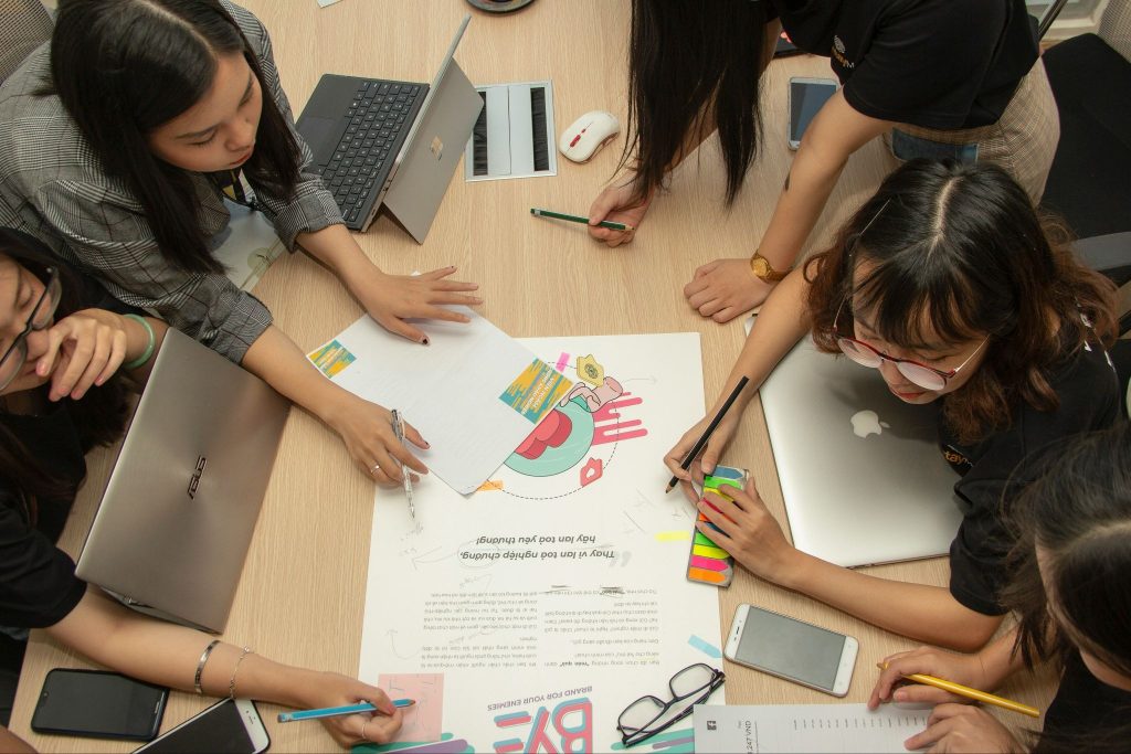 Apa yang Perlu Dipersiapkan Sebelum Mengikuti Data Science Bootcamp? (Photo by Van Tay Media on Unsplash)
