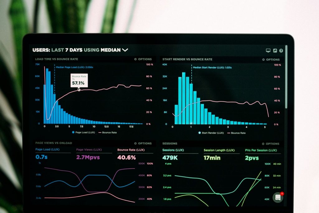 Apa Itu Storytelling dalam Data? Kenali Konsep dan Manfaatnya (Photo by Luke Chesser on Unsplash)